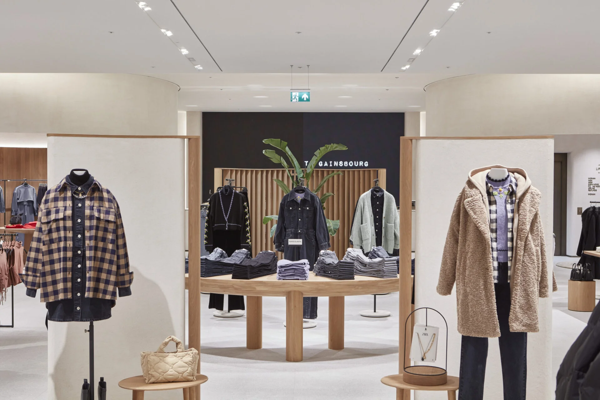 Land Securities. Zara, Bluewater