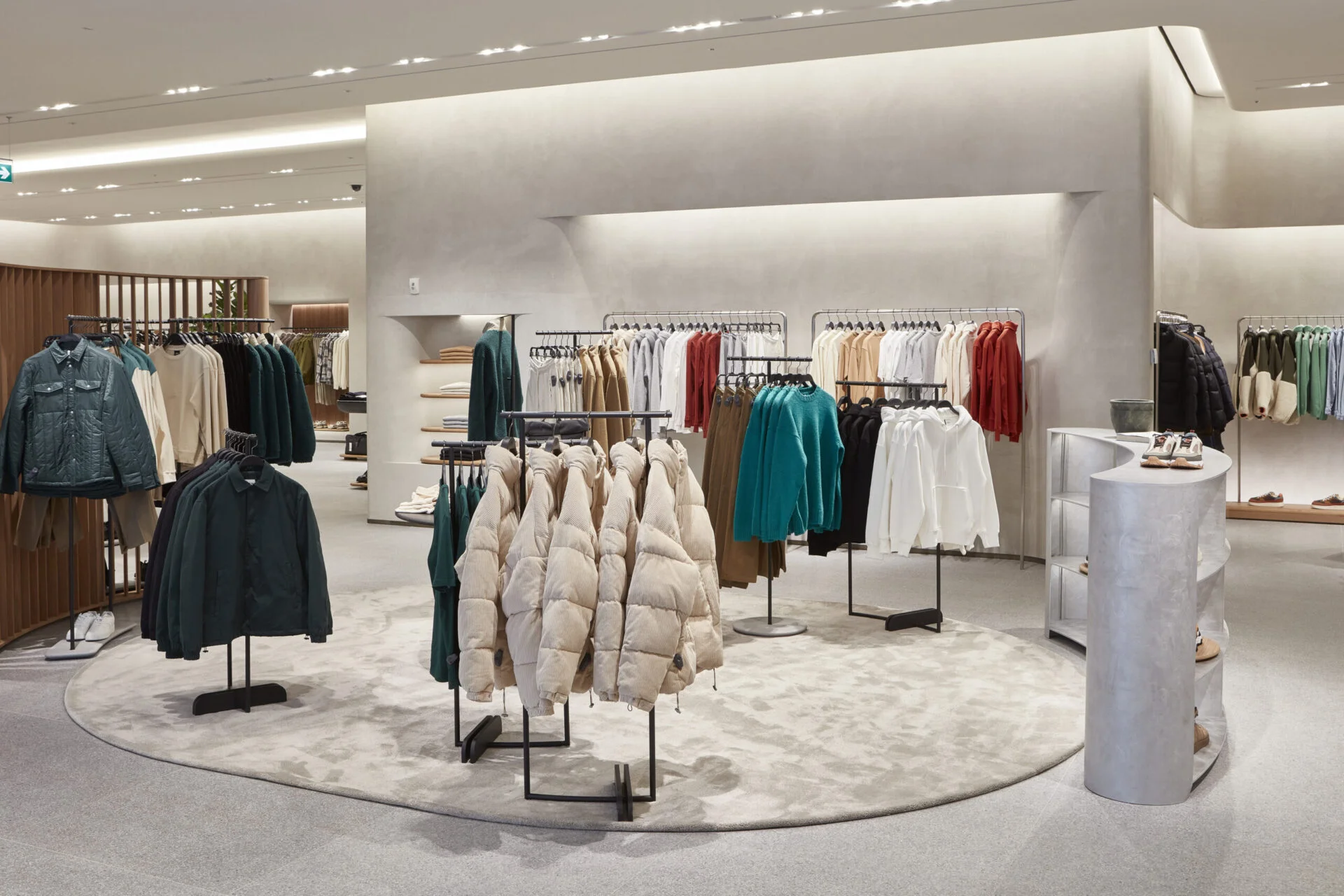 Land Securities. Zara, Bluewater